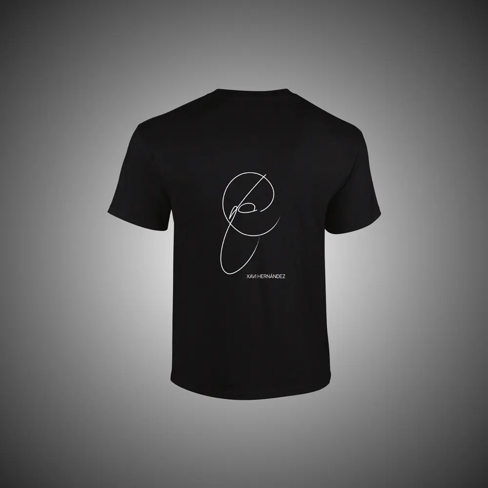 Camiseta Xavi Hernández × Abadal (vista trasera)